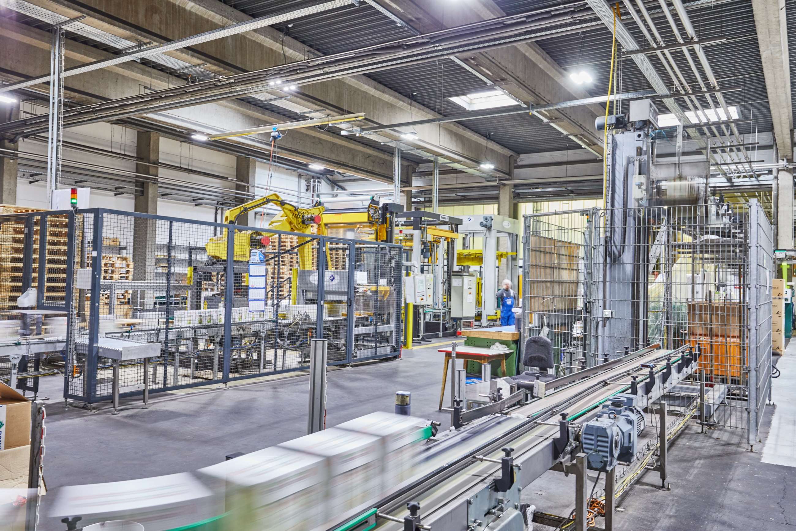 Abfüllung bei Beckers Bester mit LED-Beleuchtung